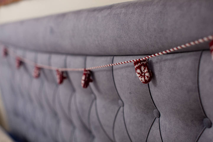 Mini-Mitten Garland : Red