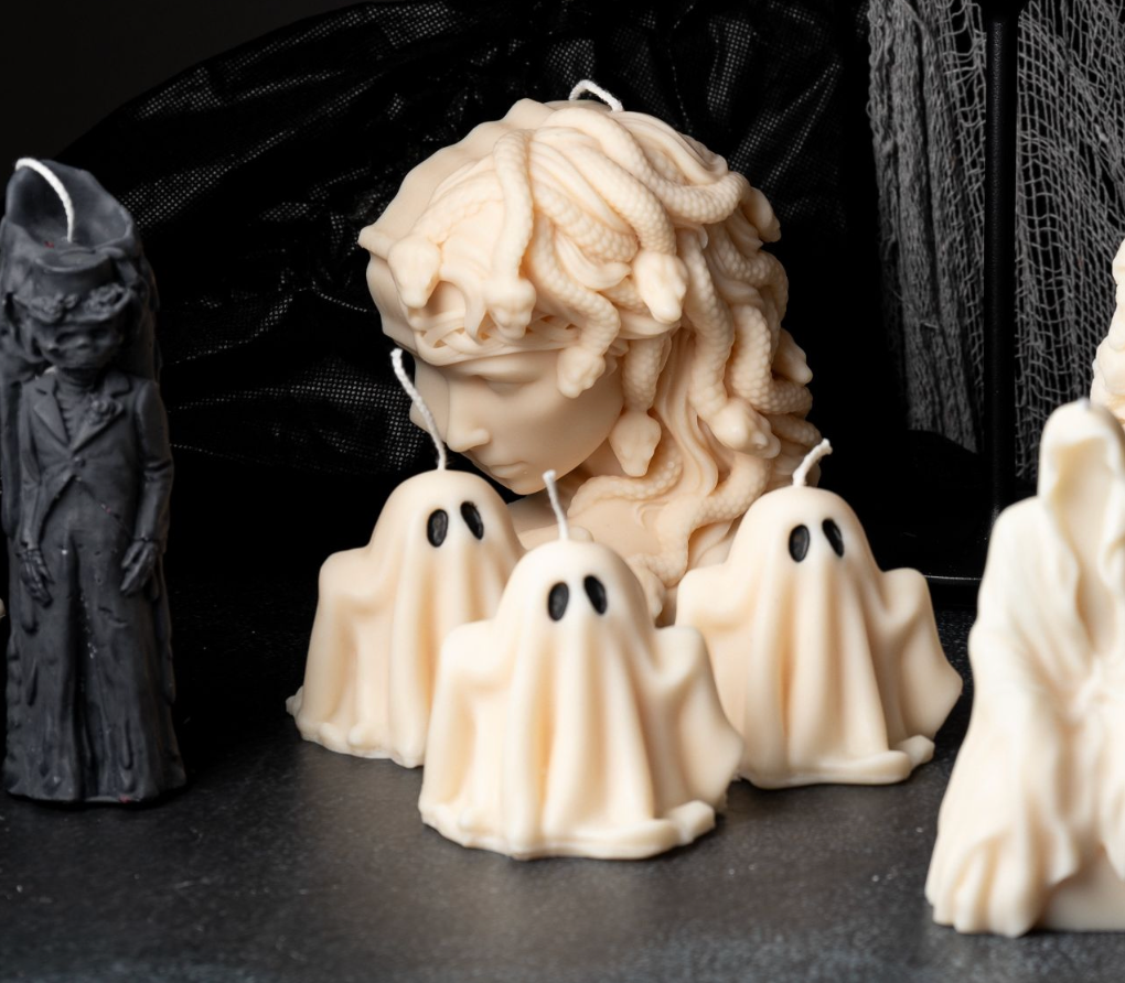 Halloween - Spectral Charm: Cutie Ghost Soy Wax Candle: Holiday Spice / White